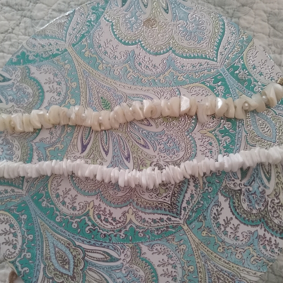 2 Bracelets - Picture 4 of 6